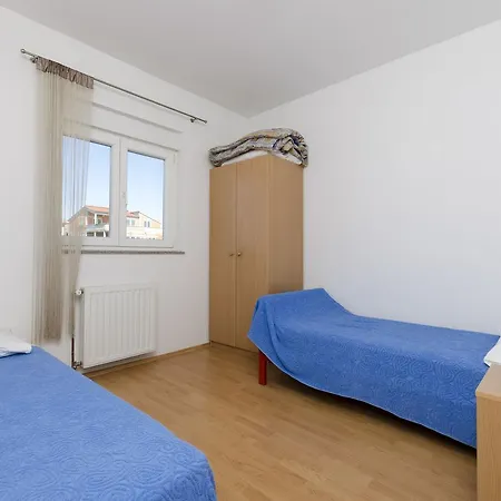 Apartment Lena *